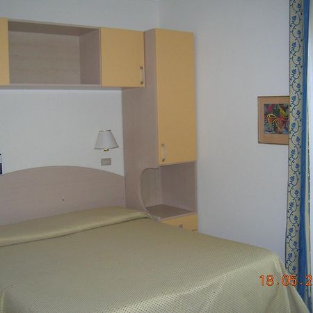 Hotel Ariella ミラノ・マリッティマ エクステリア 写真