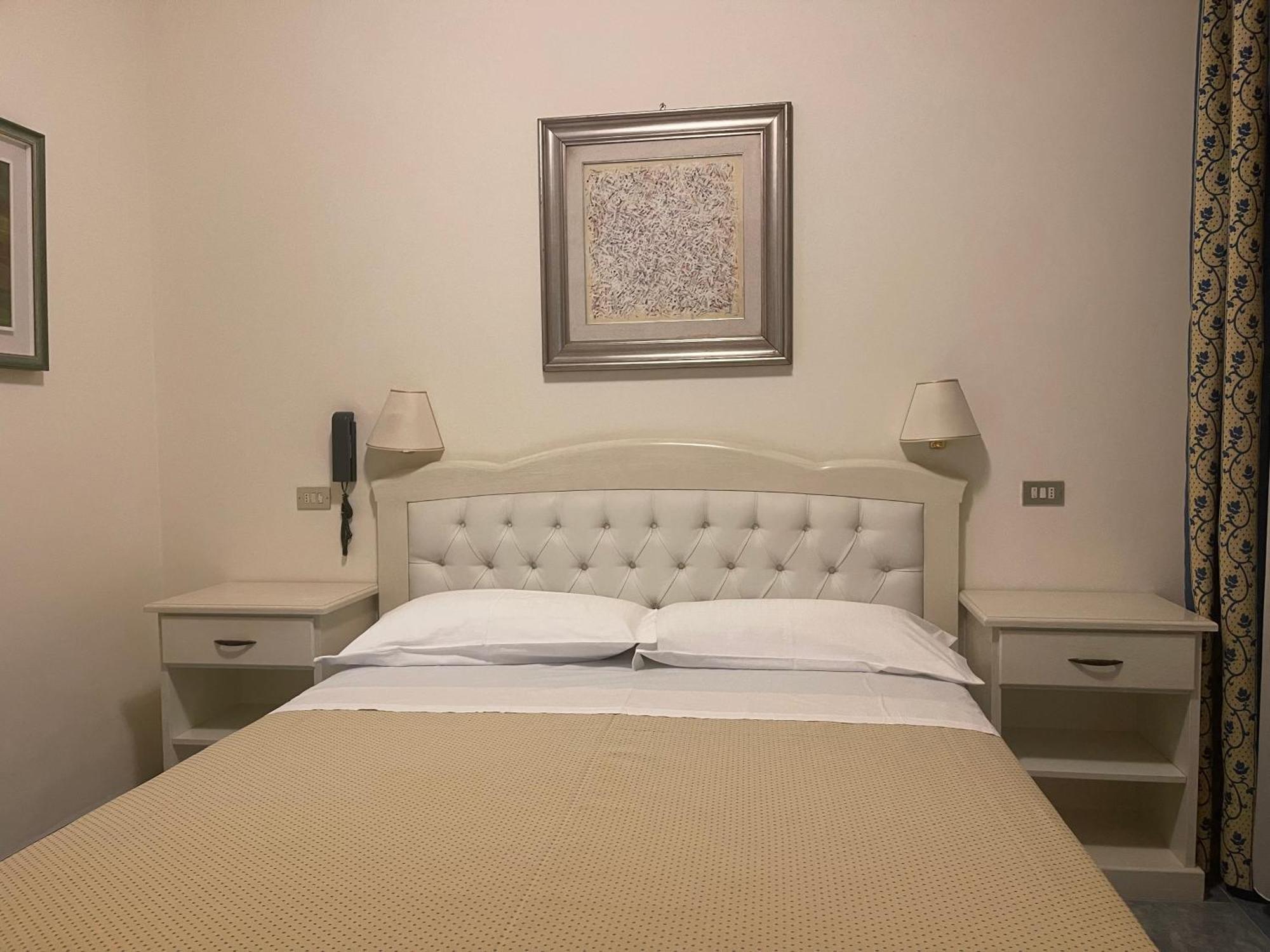 Hotel Ariella ミラノ・マリッティマ エクステリア 写真
