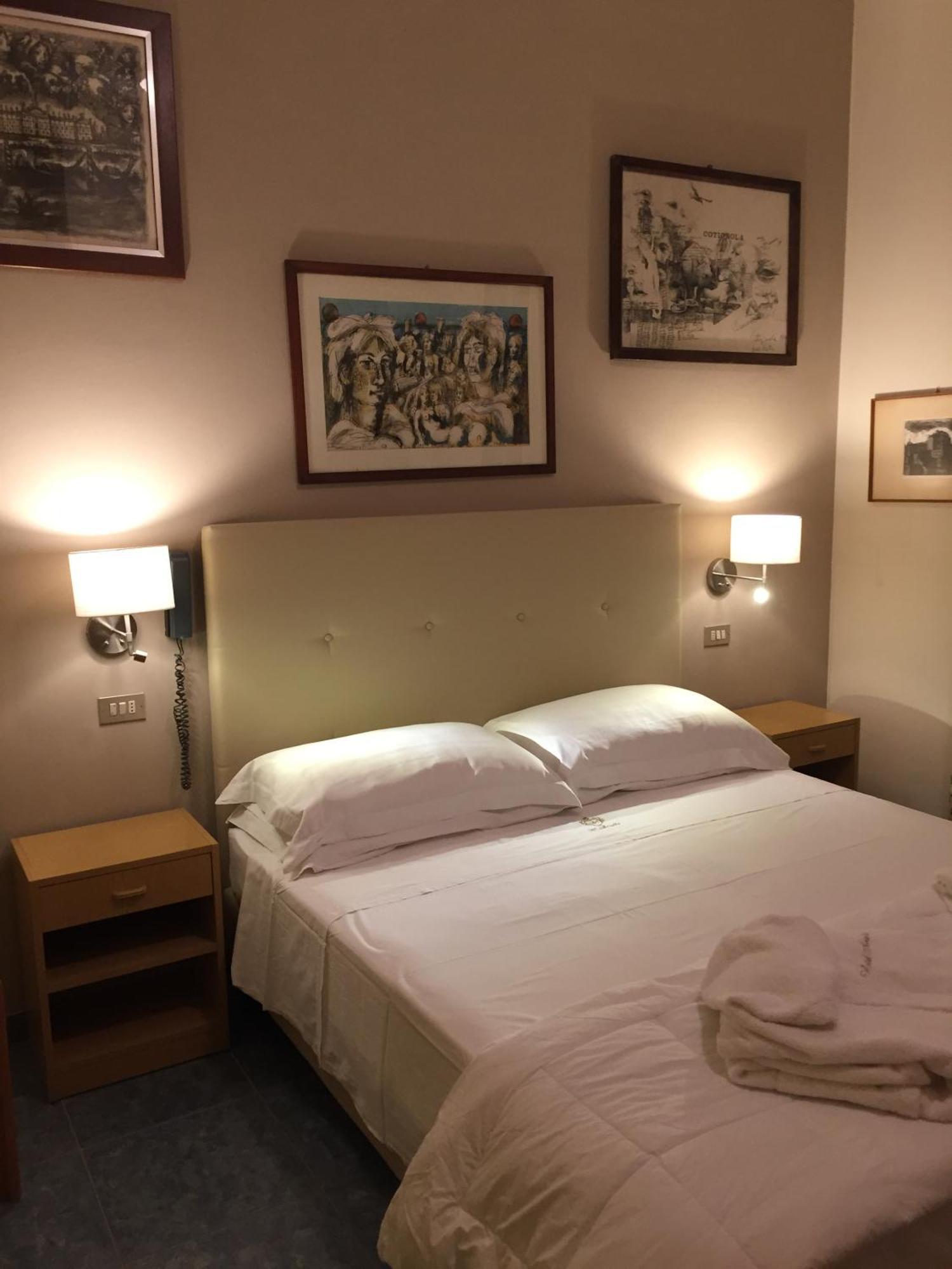 Hotel Ariella ミラノ・マリッティマ エクステリア 写真