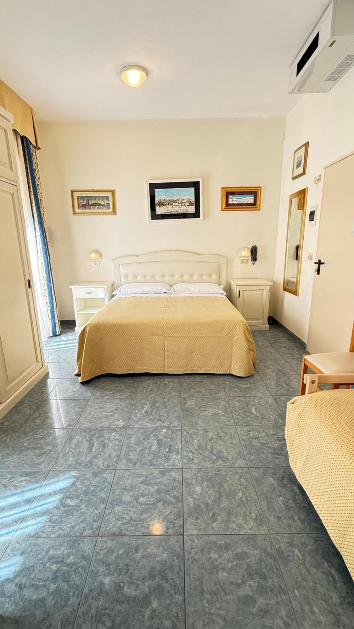 Hotel Ariella ミラノ・マリッティマ エクステリア 写真