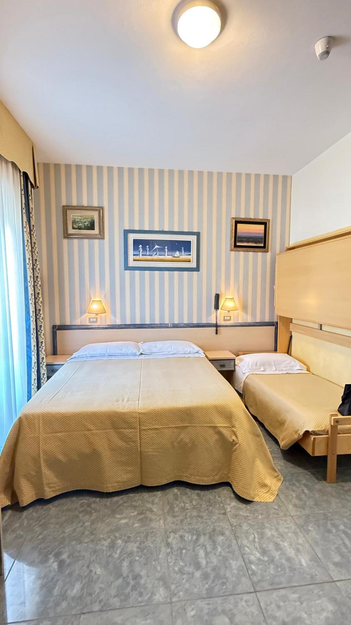 Hotel Ariella ミラノ・マリッティマ エクステリア 写真