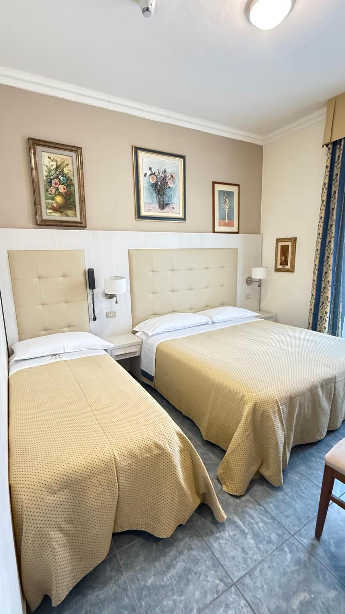 Hotel Ariella ミラノ・マリッティマ エクステリア 写真