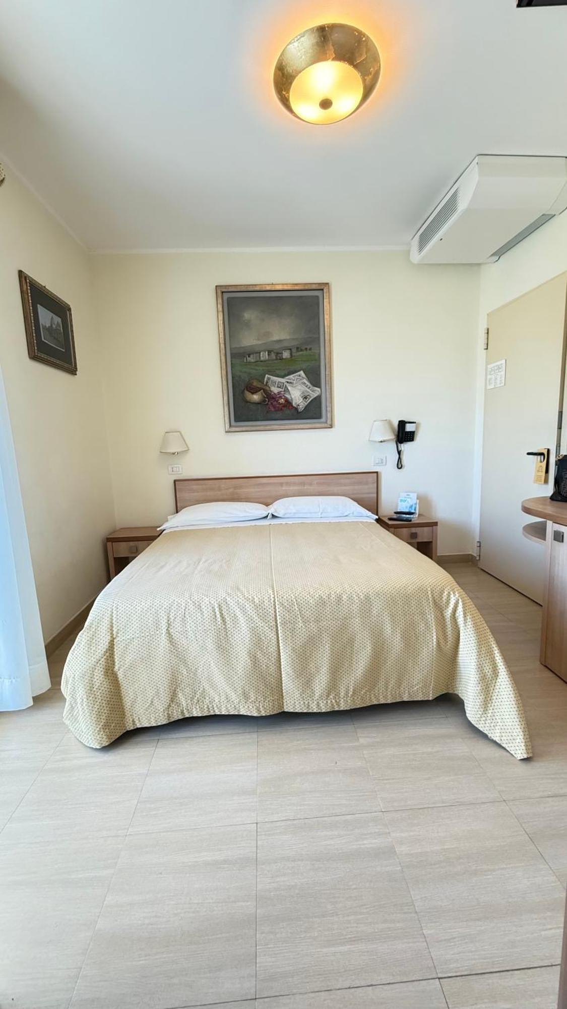 Hotel Ariella ミラノ・マリッティマ エクステリア 写真